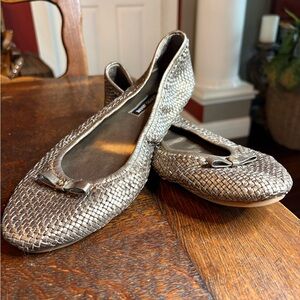 Giorgio Armani Woven Leather Ballet Flats-Made in Italy-Metallic Bronze. Size 39